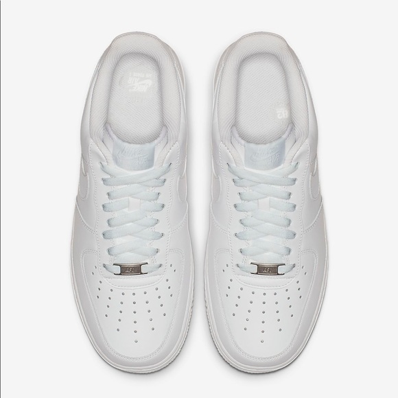 NEW Nike Air Force 1 ‘07 LE Low Triple White - Picture 3 of 8